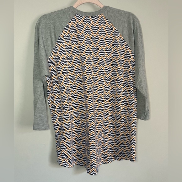 Geometric Lularoe Randy Baseball T-Shirt - Picture 4 of 6